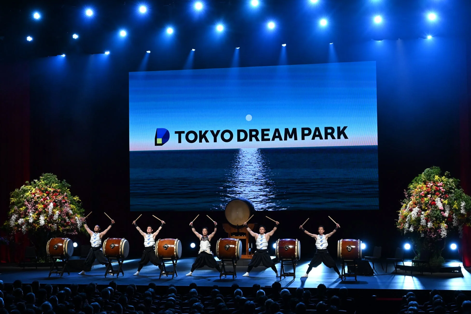 和太鼓奏者の林英哲さんと風雲の会のパフォーマンス