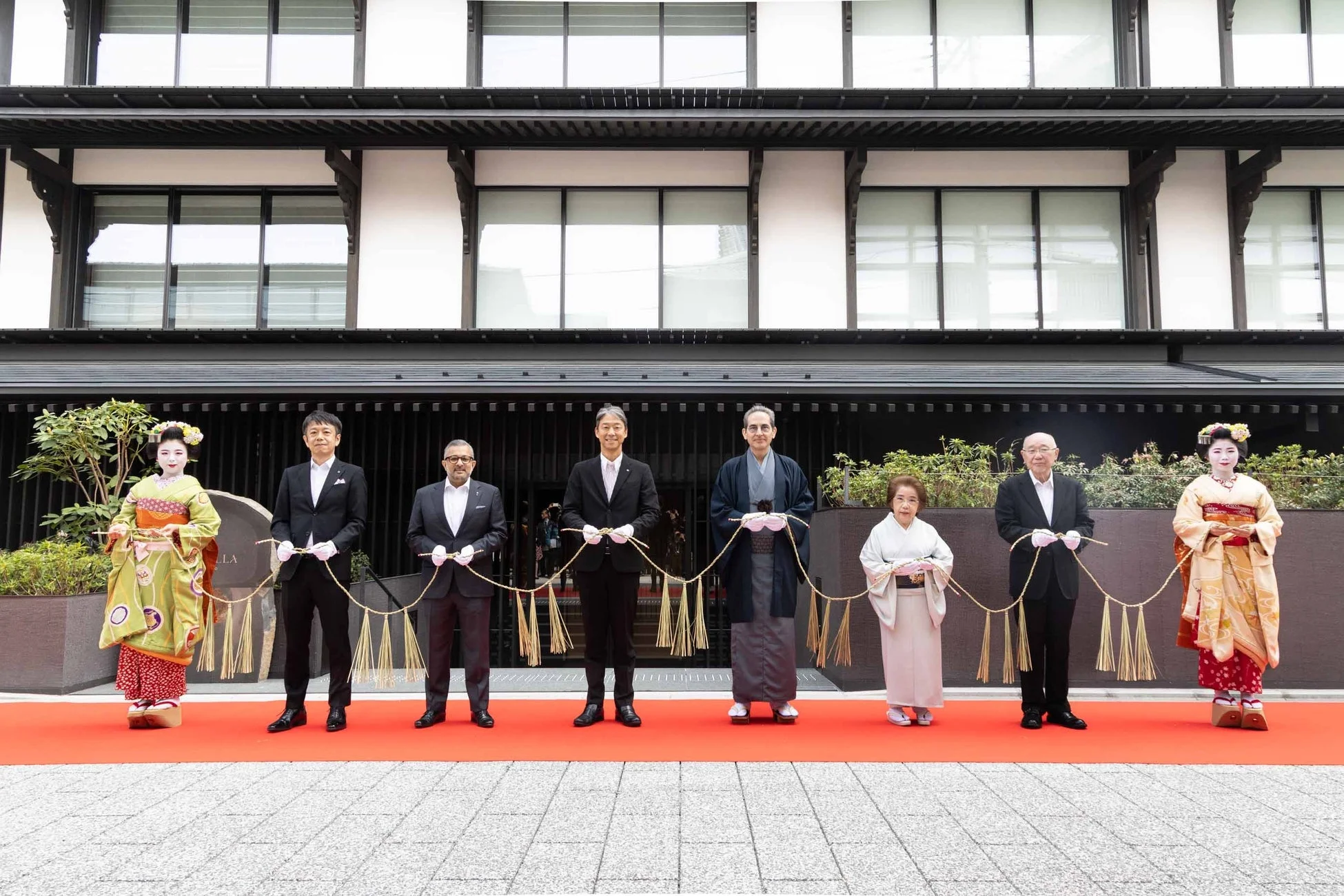 開業セレモニーの様子