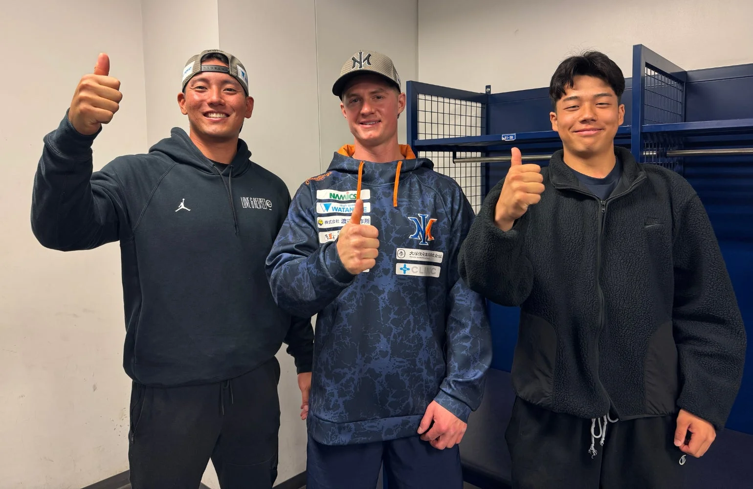 客引き防止アナウンスを行う選手たち