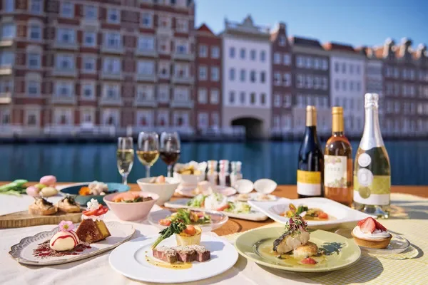 料理,ワイン,シャンパン,デザート,屋外ダイニング,運河,ヨーロッパ風,街並み,贅沢,食事,ランチ,ディナー,リゾート,観光,テラス席