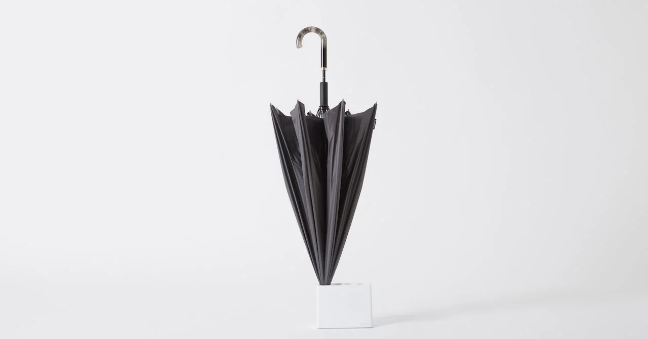 黒い傘のプロダクト写真