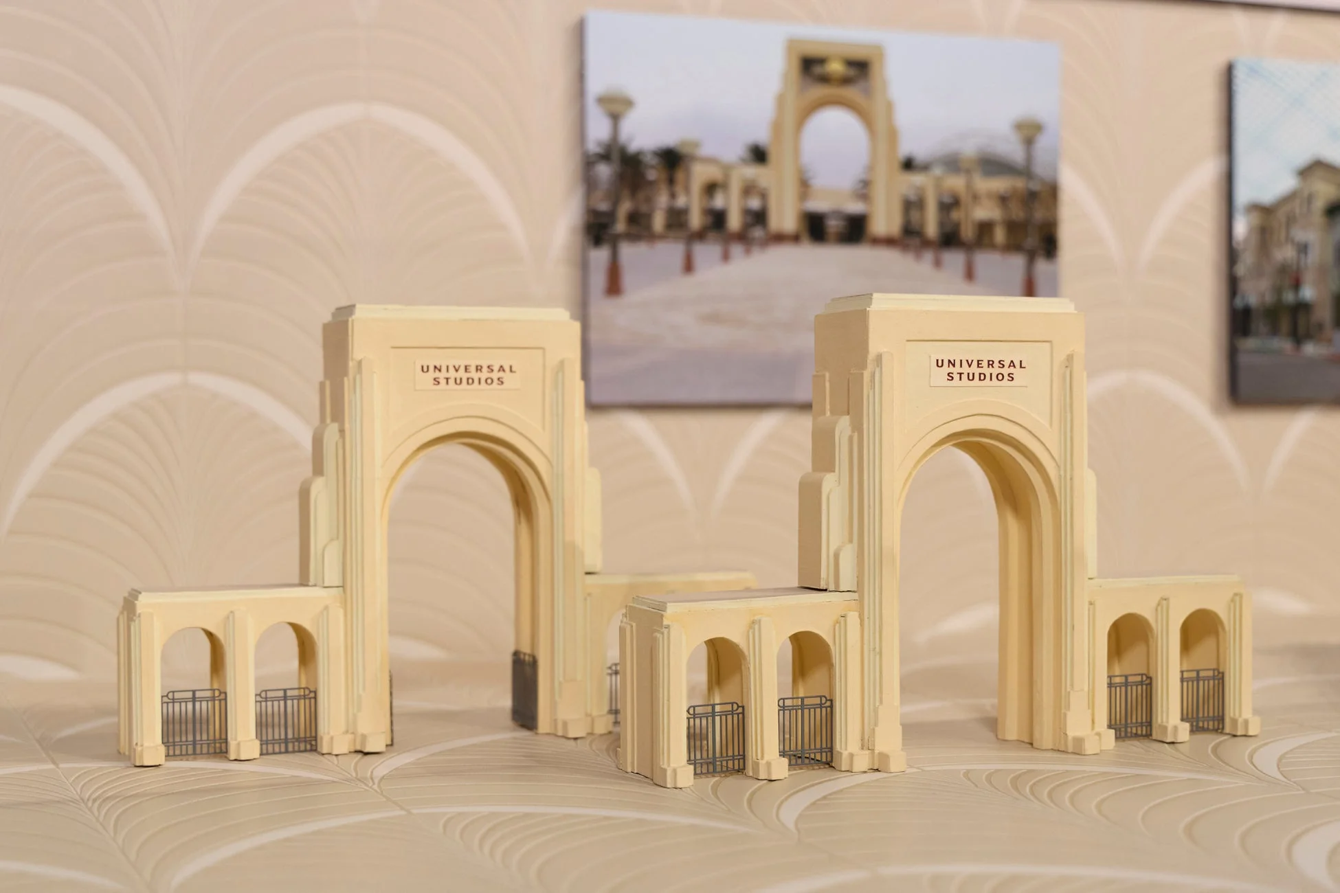 ユニバーサルスタジオのエントランスゲートのミニチュア模型