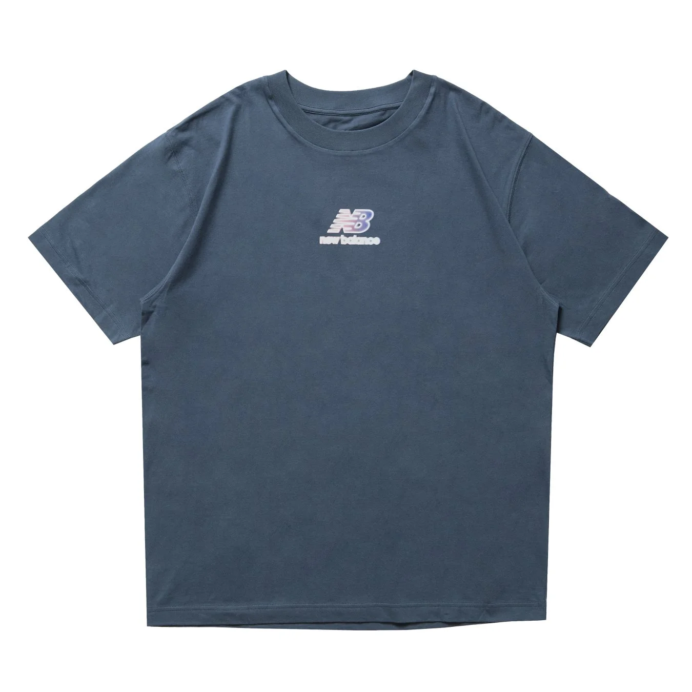 ニューバランスのロゴTシャツ