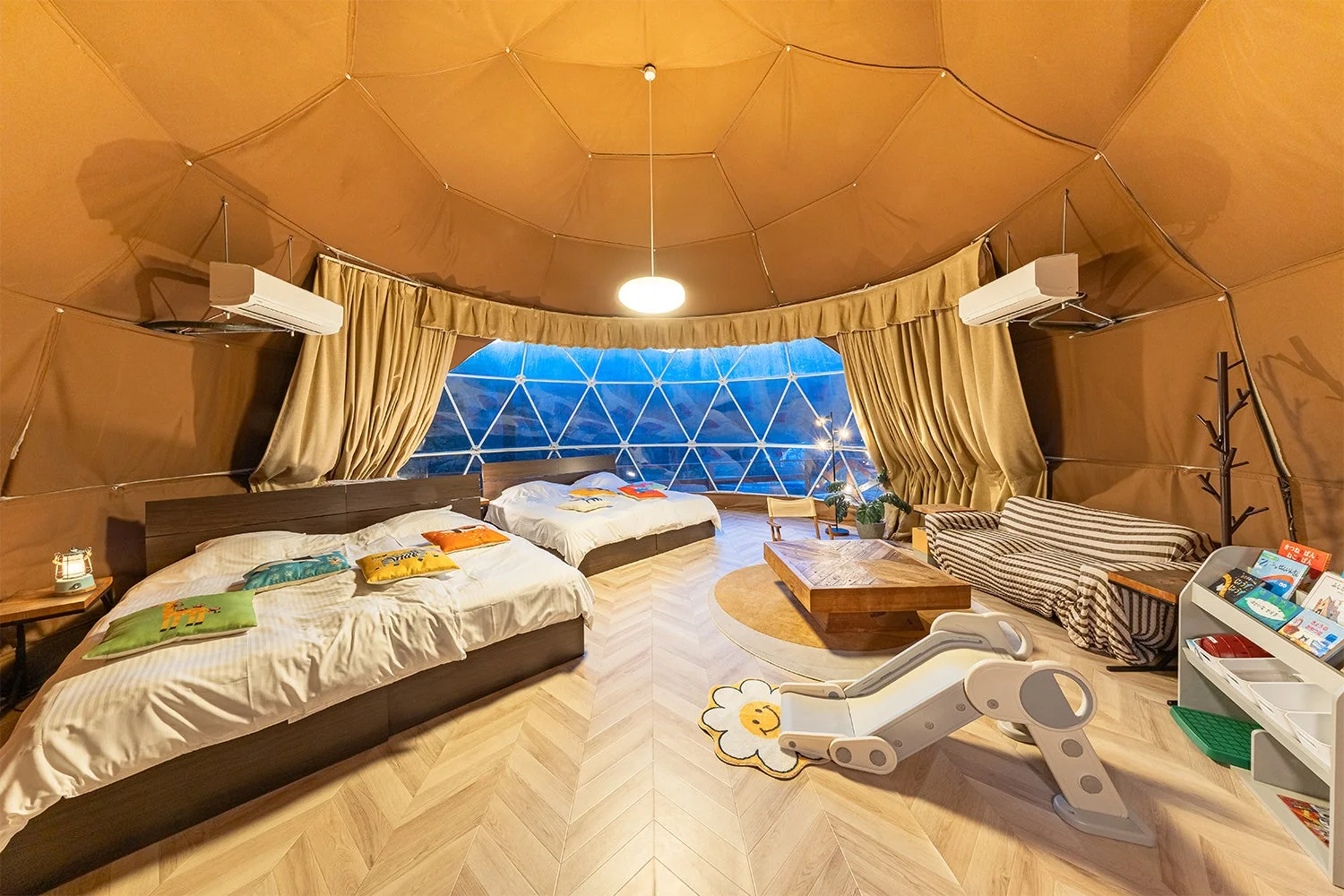 スライダー付きファミリードーム内部