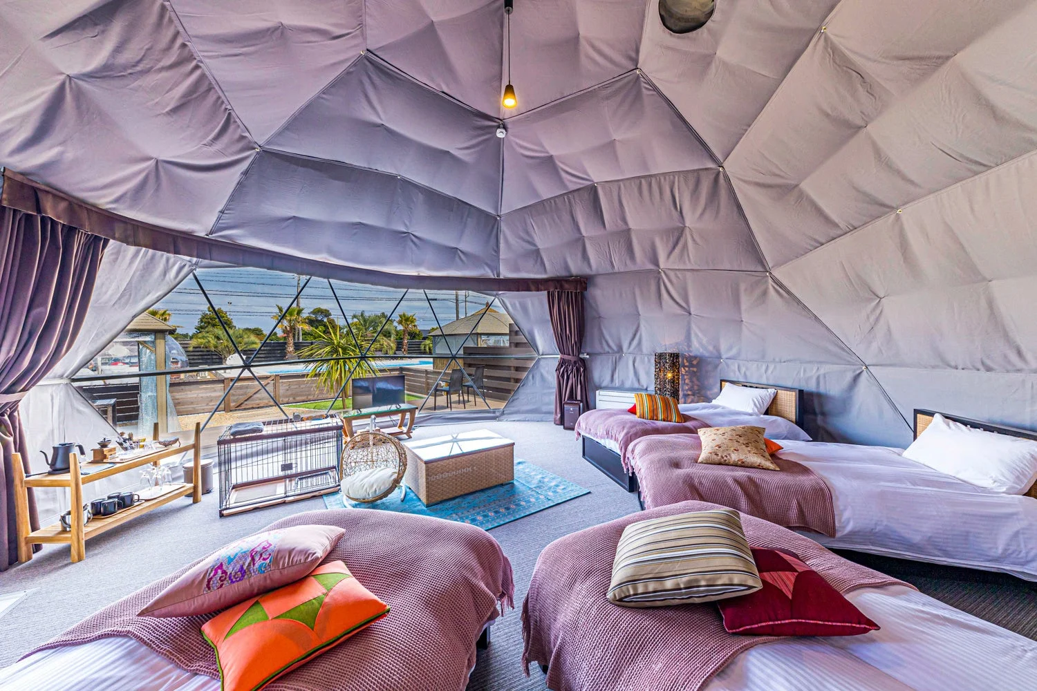 ドームテントの寝室