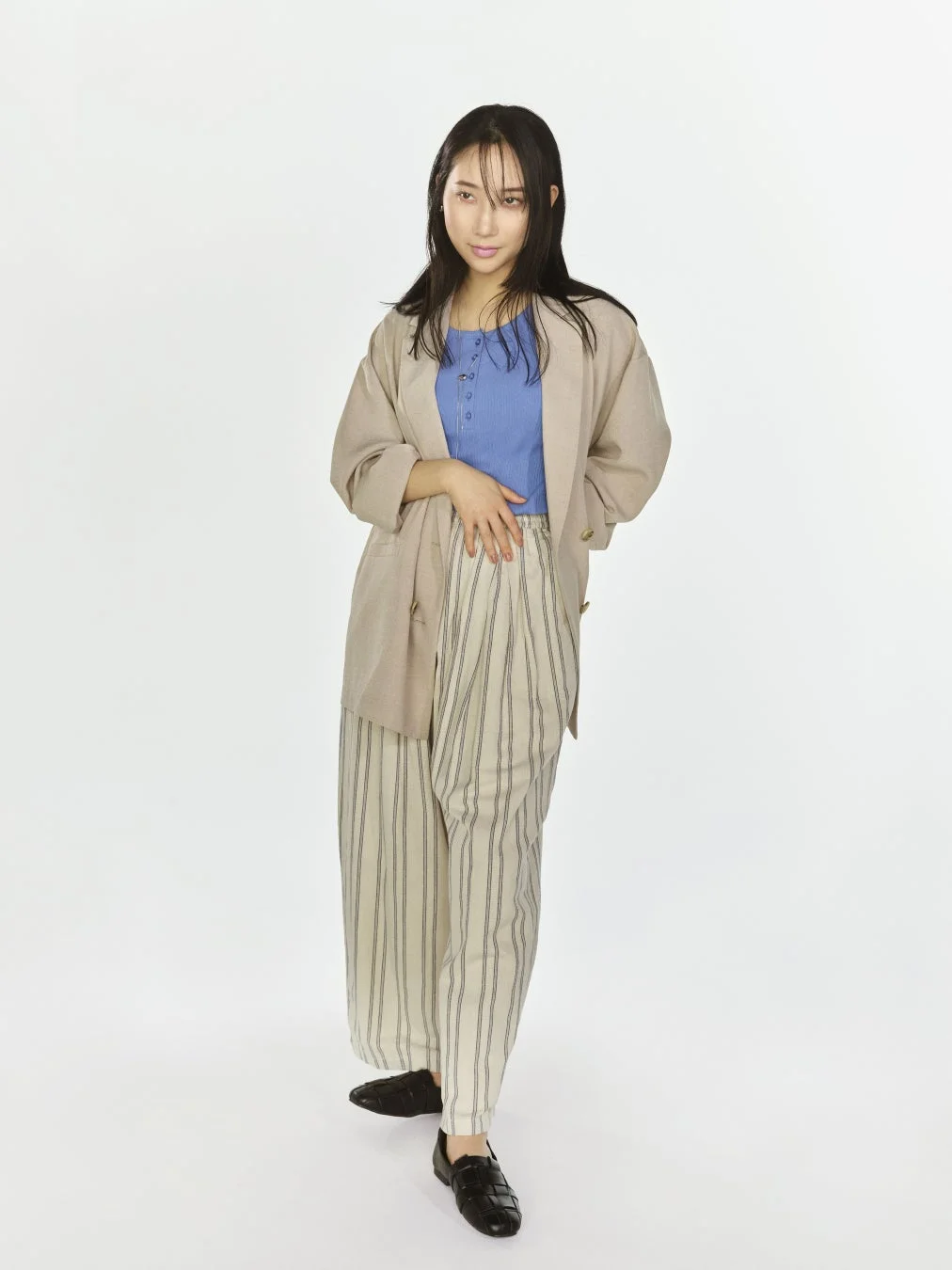 ベージュセットアップのウイカさん