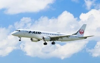 飛行中のジェット機