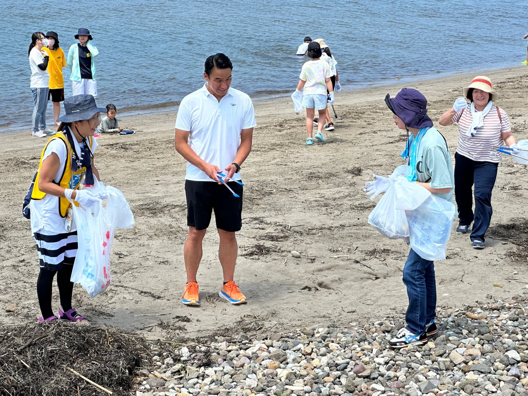 ビーチクリーン活動の様子