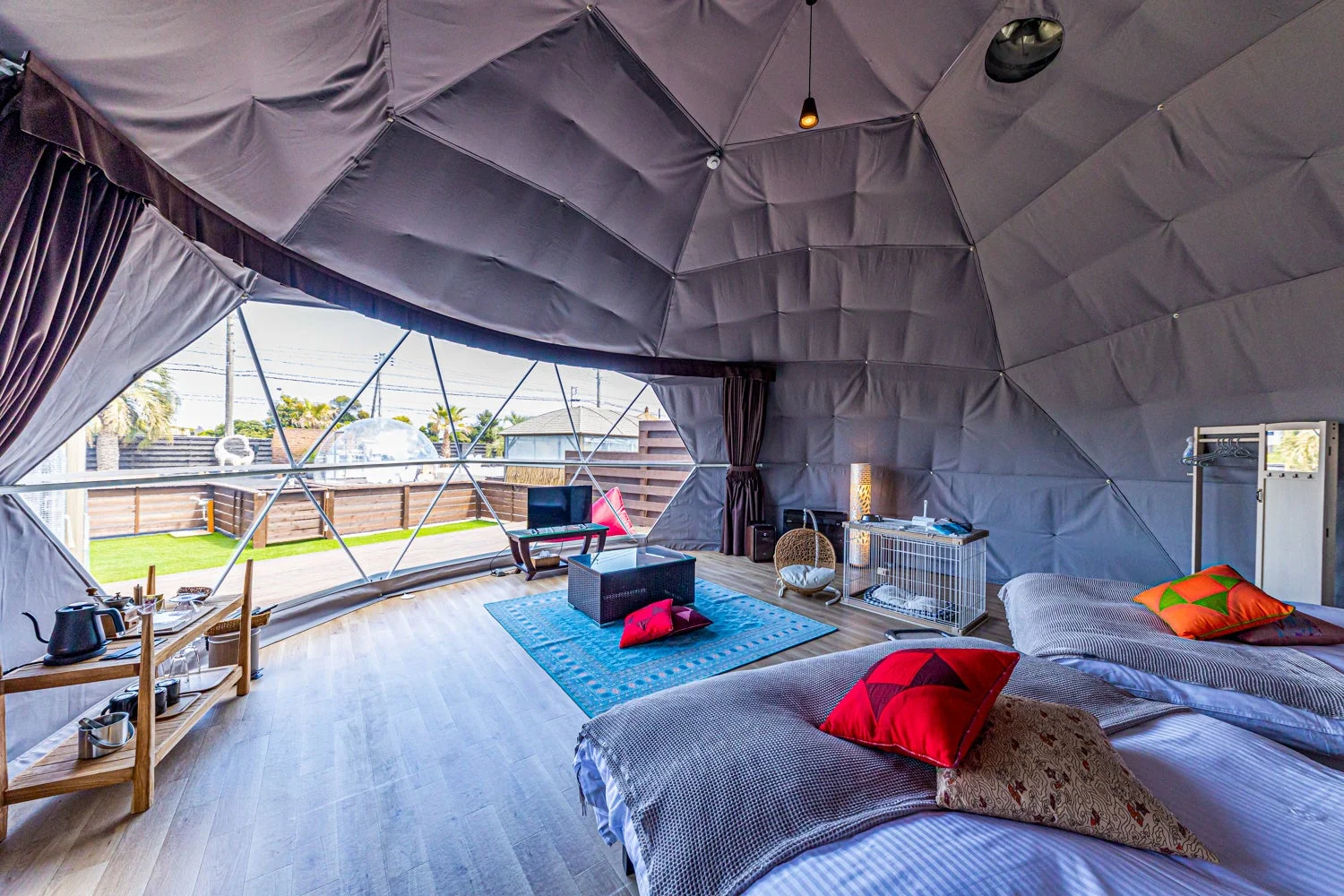 ドームテント室内とペット用品