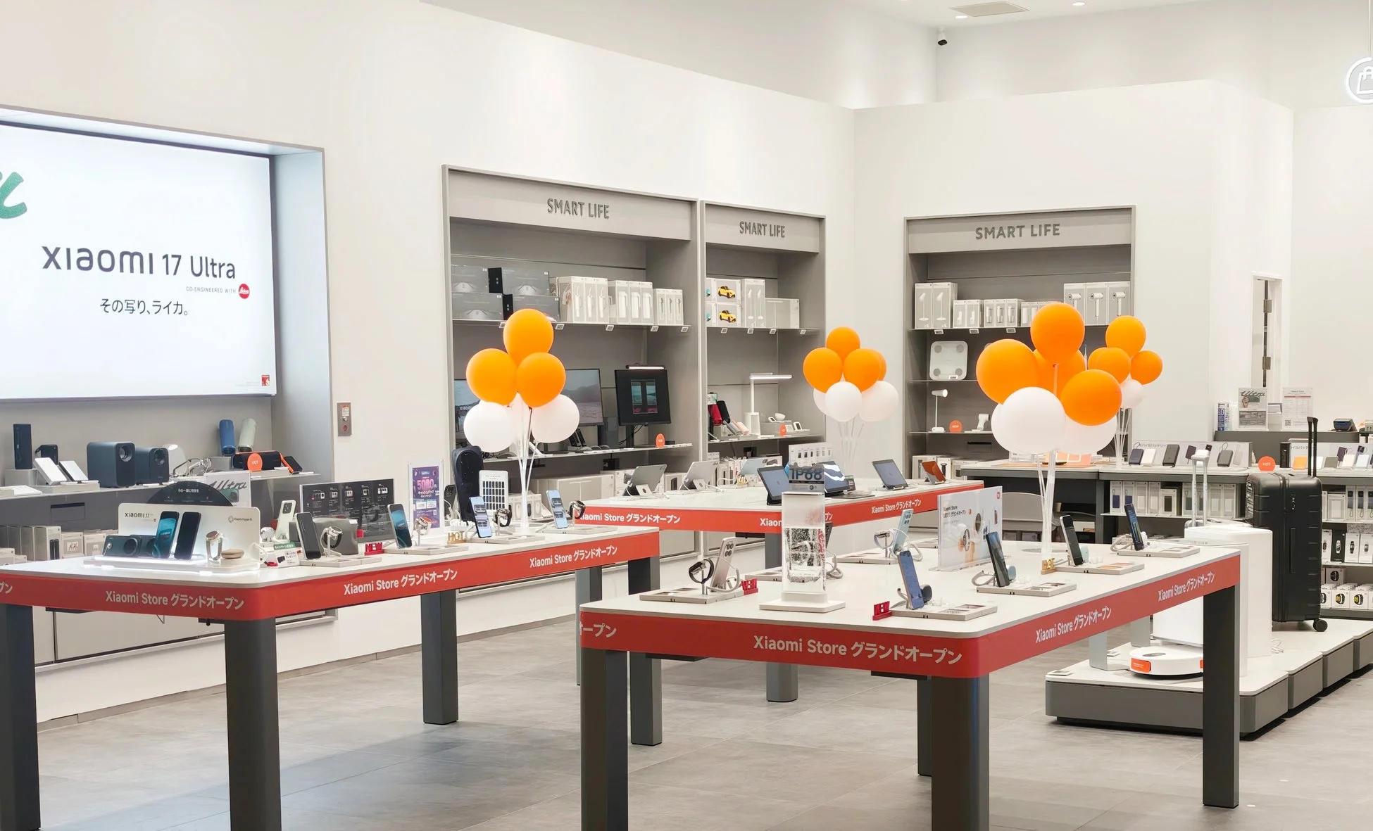 Xiaomi Store 店内ディスプレイとXiaomi 17 Ultraの広告