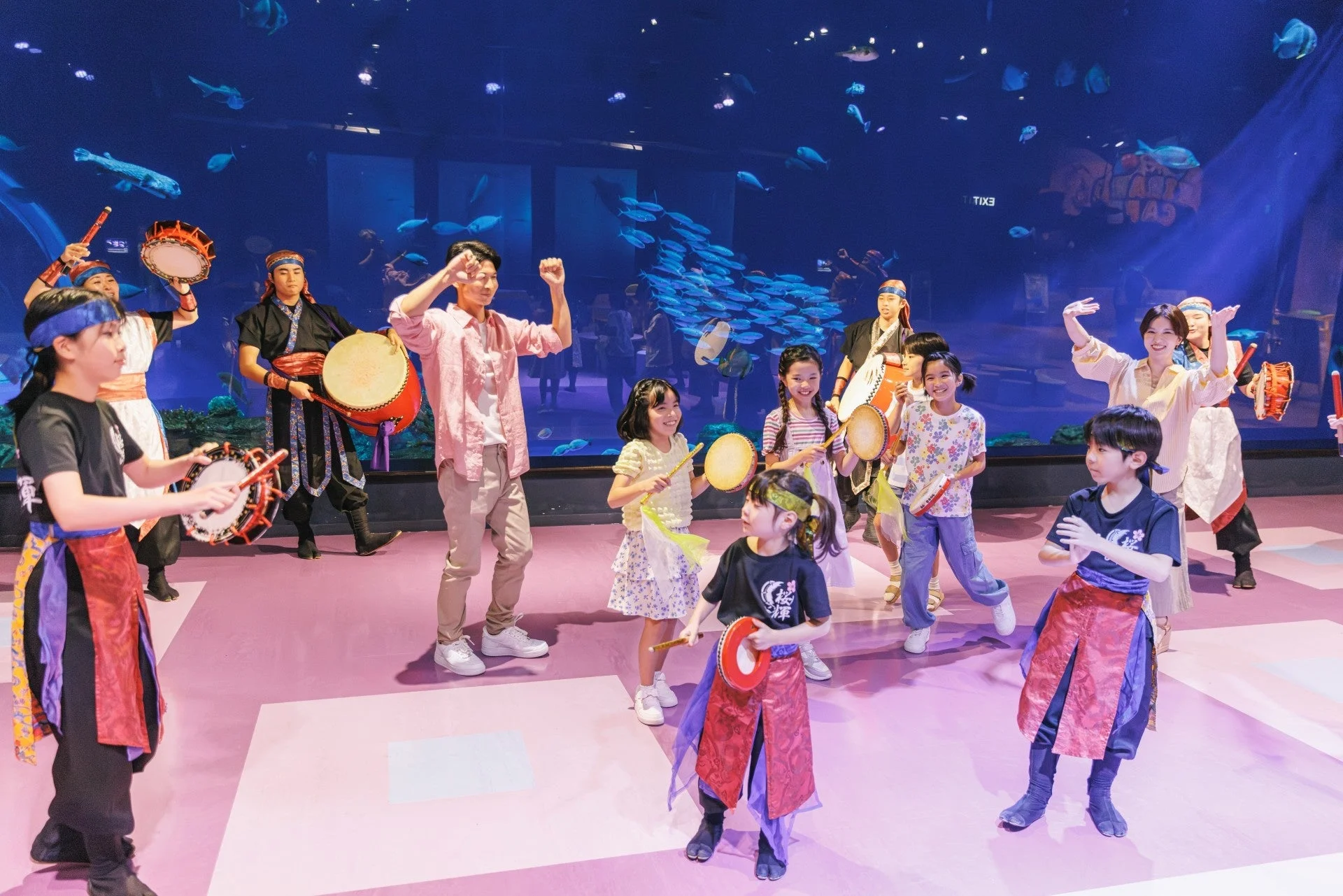 水族館,パフォーマンス,太鼓,子供