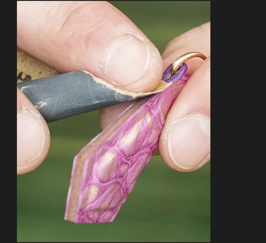 コバの研磨作業