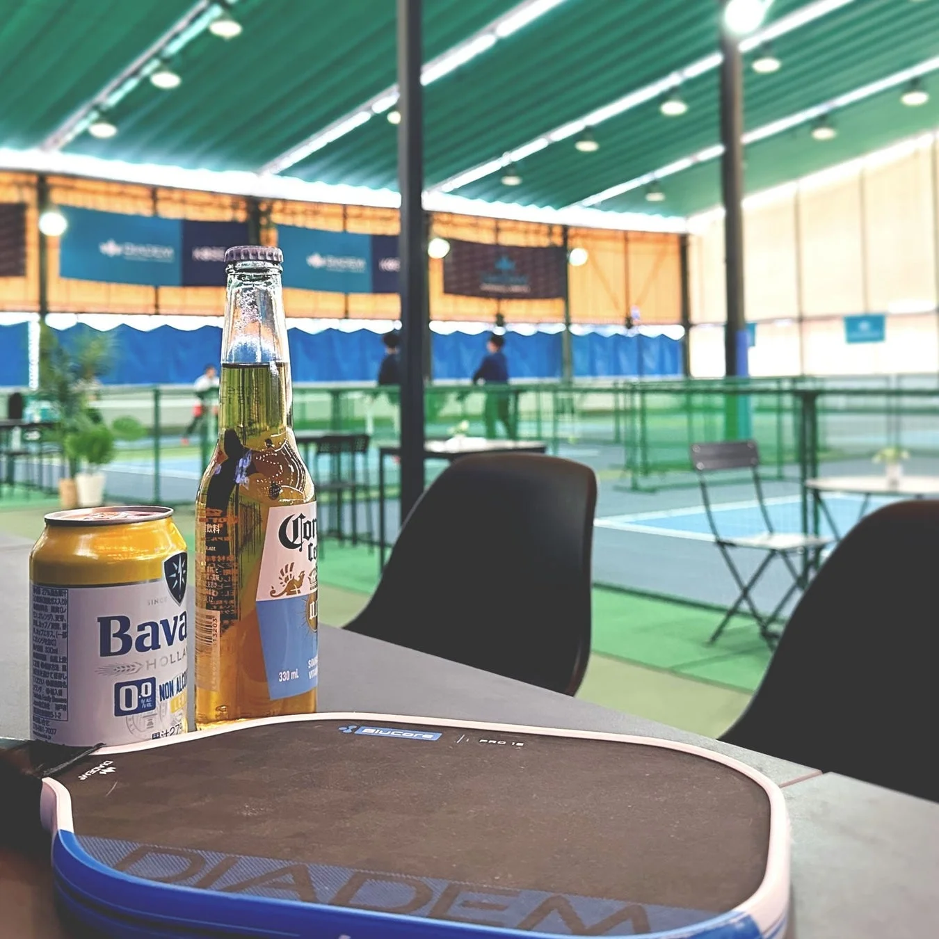 DPC KOBEのコートと休憩スペース