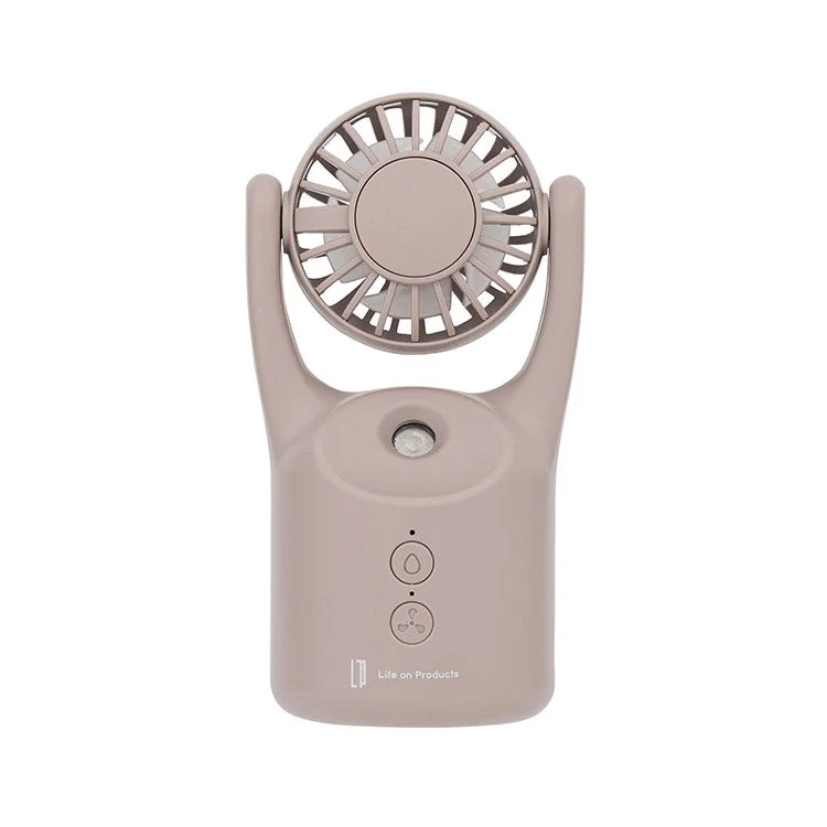 ベージュ色のポータブルミストファンが白い背景に置かれています。扇風機とミスト噴射機能が一体となったコンパクトなデザインで、夏場の涼しさや乾燥対策に役立つアイテムです。