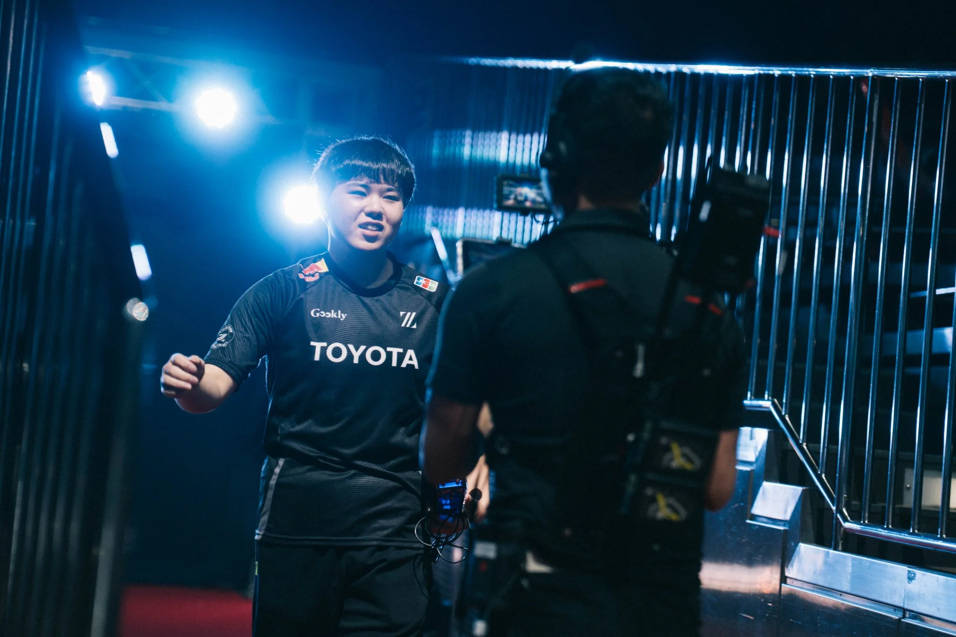 選手とカメラマン