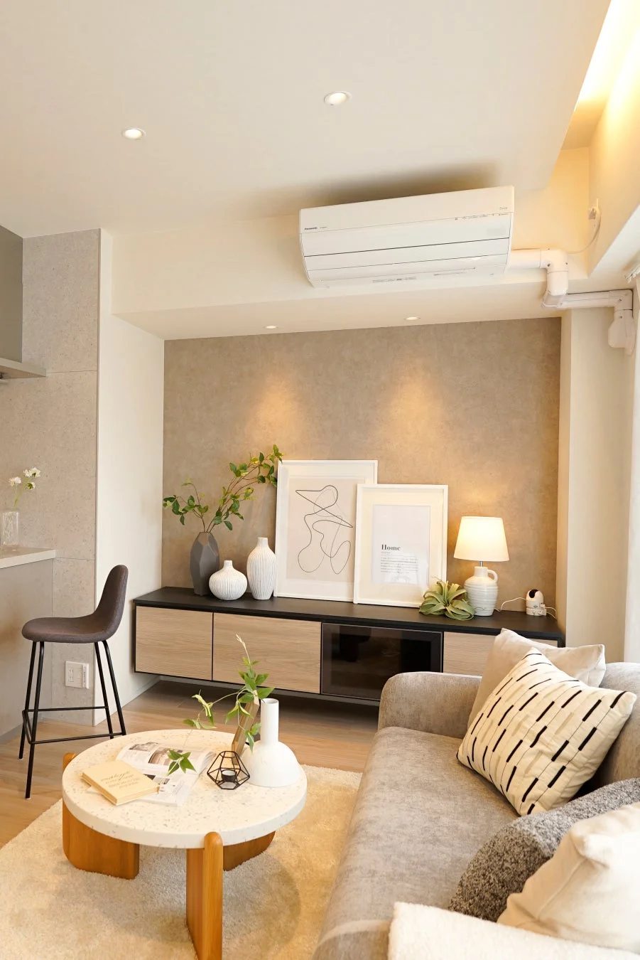 明るく落ち着いた雰囲気のリビングルーム