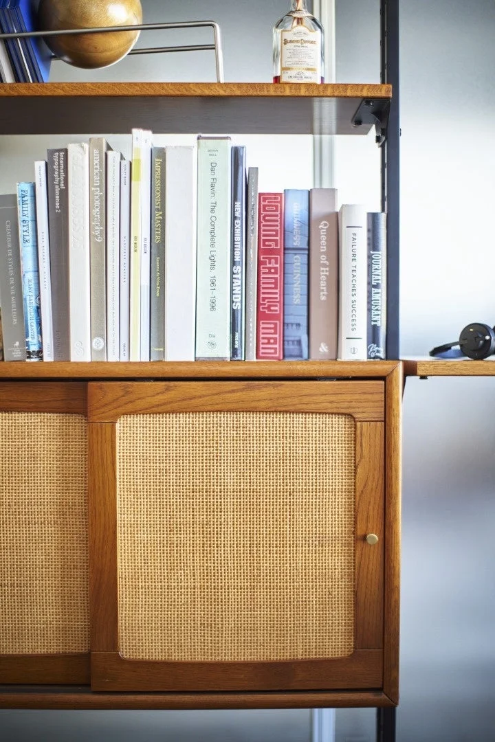 棚,本棚,キャビネット,ラタン,木製,家具,インテリア,本,ボトル,収納,ミッドセンチュリーモダン