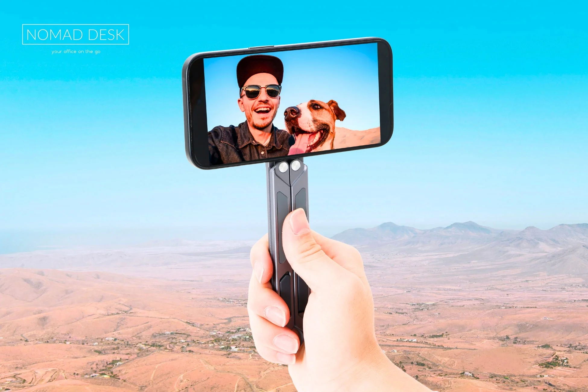 旅行先でセルフィーを撮る様子