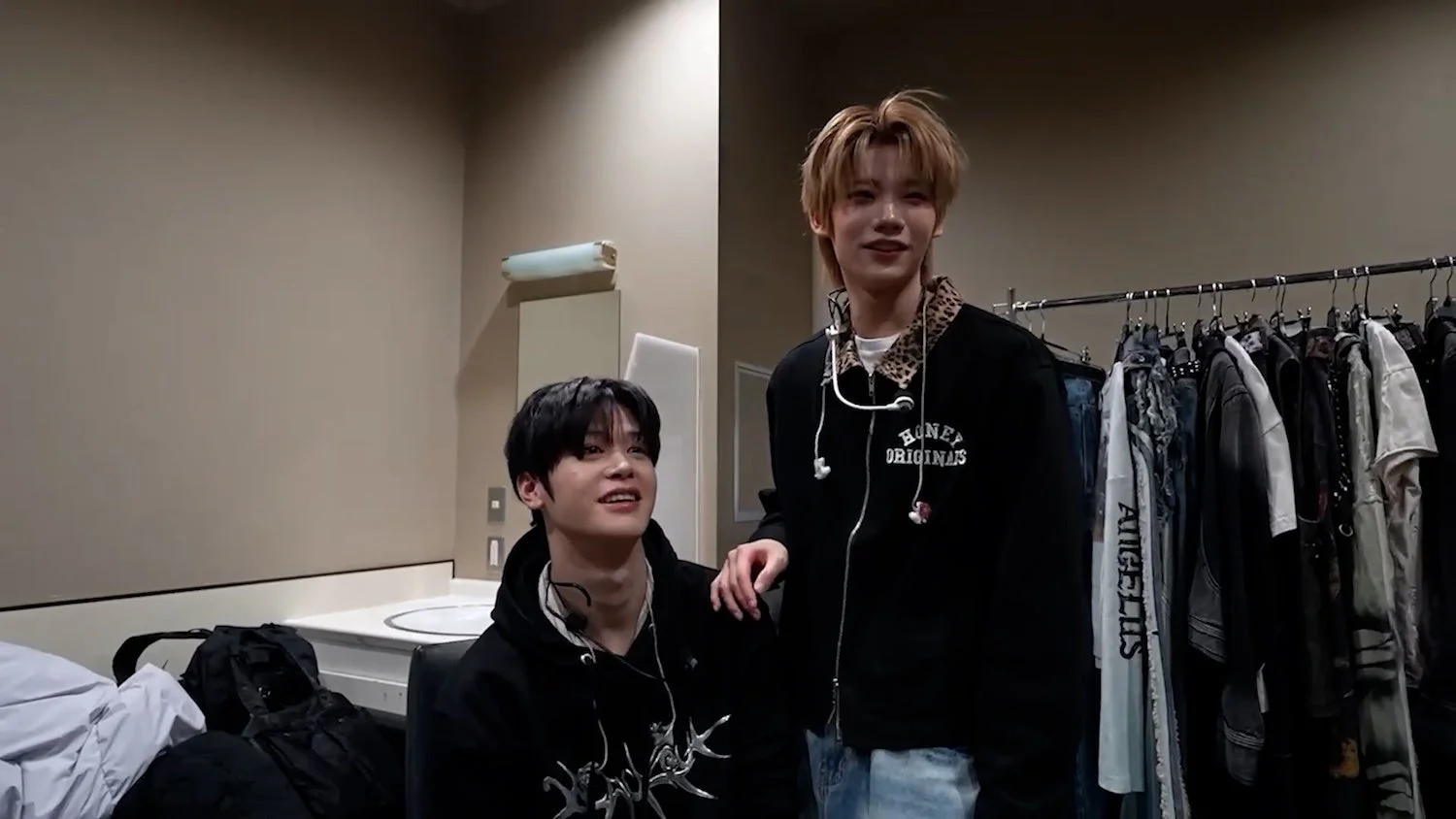 CLOSE YOUR EYES 楽屋でのオフショット