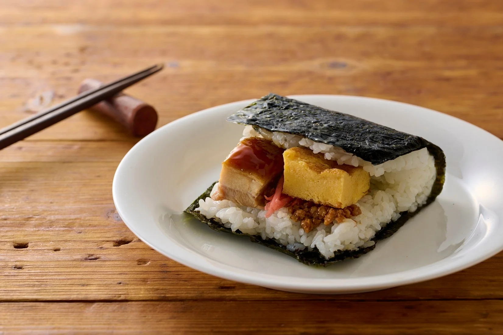 Delcy 焼き鳥＆そぼろ丼風おむすび 断面