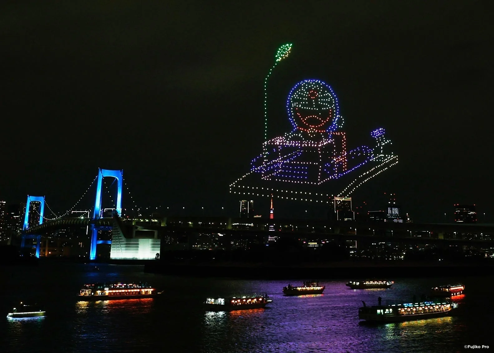 ドローンショー タイムトンネルとドラえもん