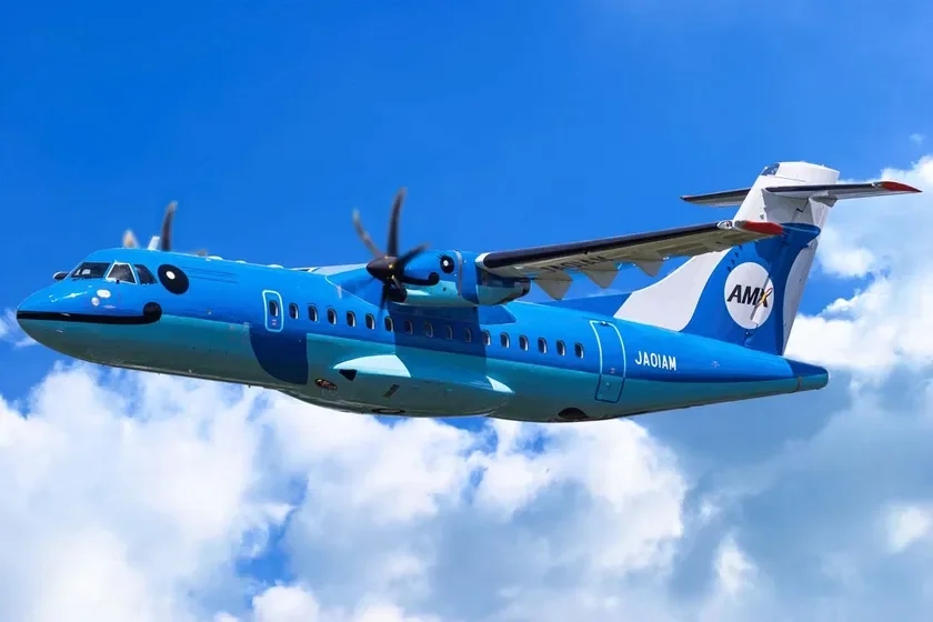 青い機体に可愛らしい顔が描かれた天草エアラインのみぞか号