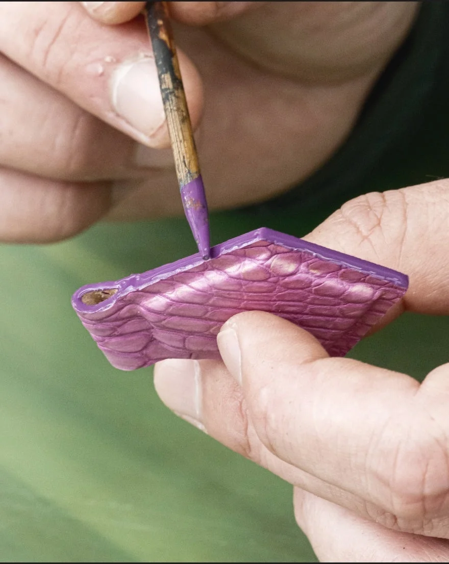 コバの塗装作業