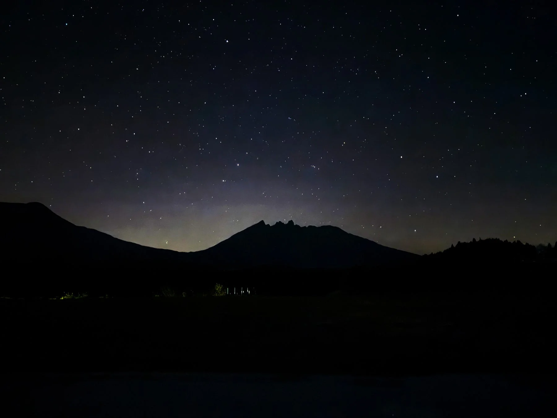 夜空と山