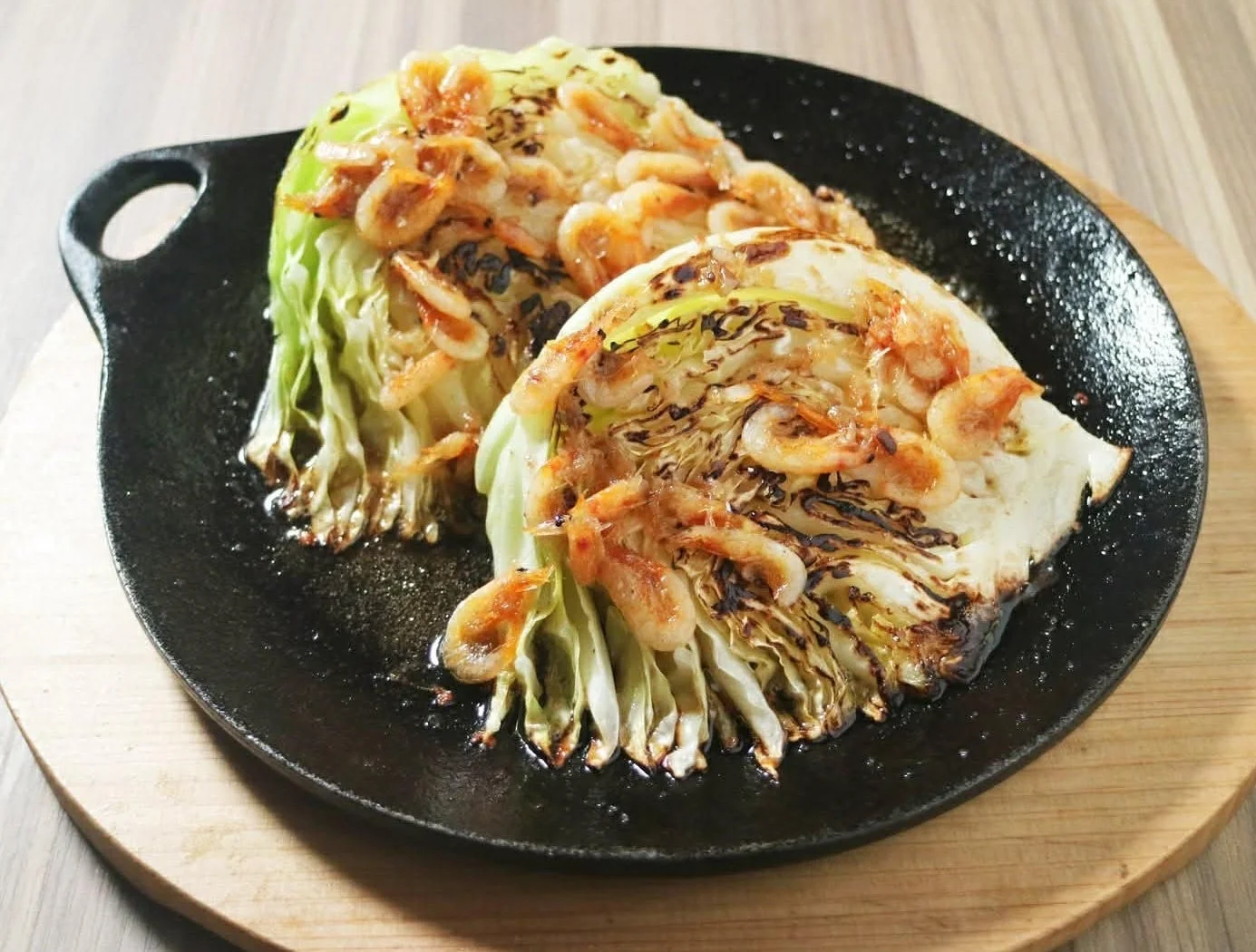 春採りキャベツのグリル 桜えびガーリックソース