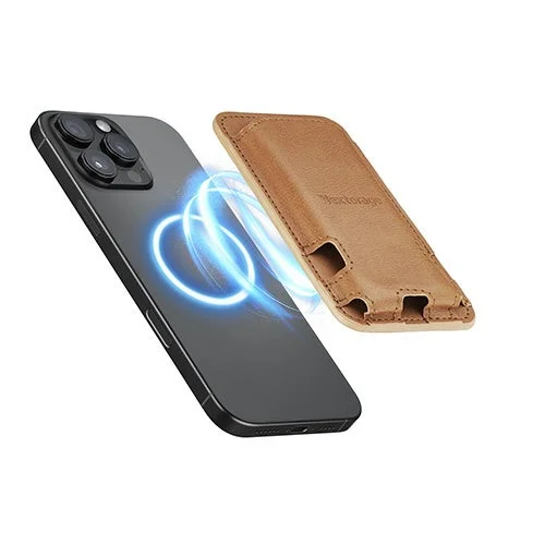 MagSafe対応ケースにPDPアダプターとポータブルSSDを装着したiPhone