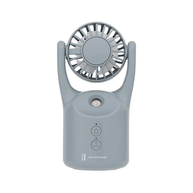 白い背景に置かれたグレーのポータブルミストファンです。扇風機とミスト機能が一体となっており、本体下部には「Life on Products」のロゴと操作ボタンが見えます。夏場の携帯用冷却アイテムとして活躍しそうです。