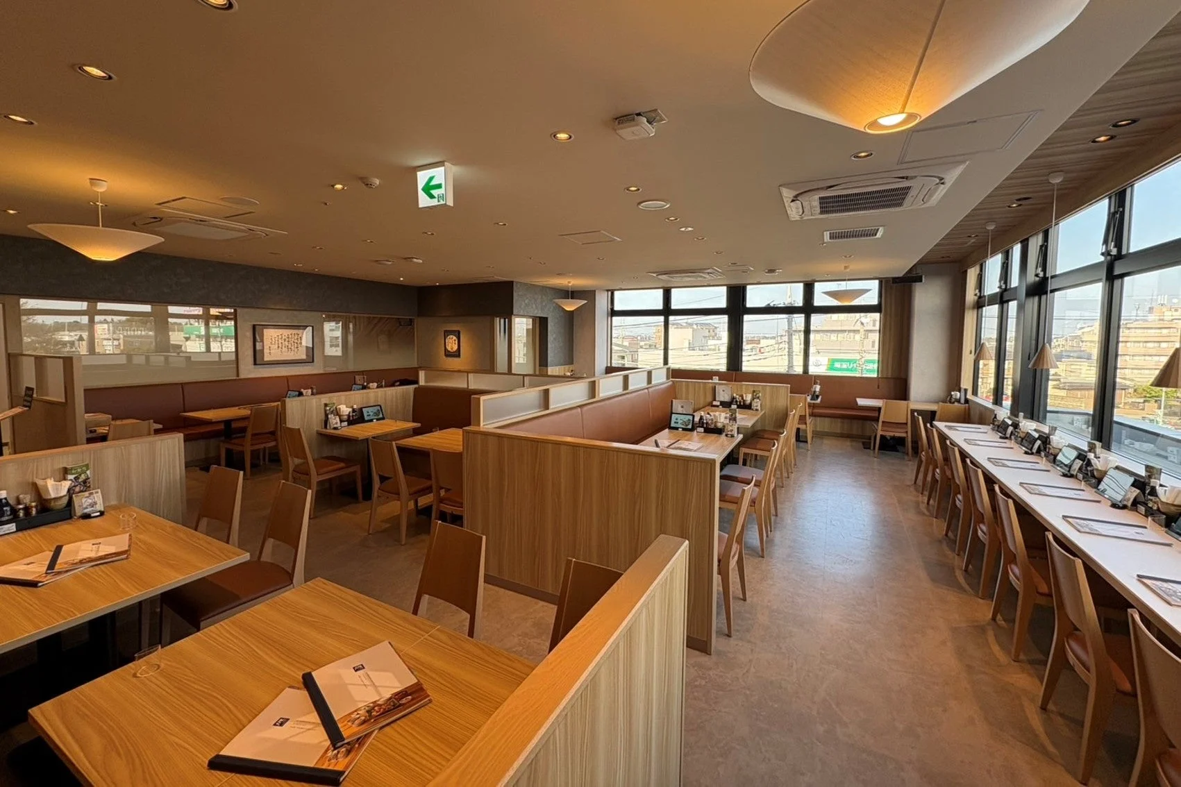 落ち着いた雰囲気の店内