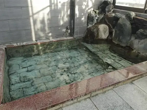 温泉,内湯,浴槽,和風,石,水,癒し,リラックス,日本