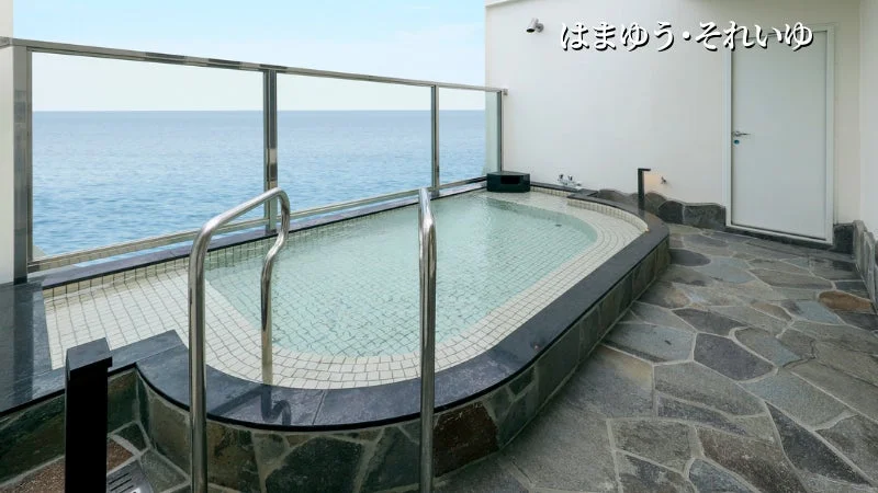 海に面したプライベートな露天風呂