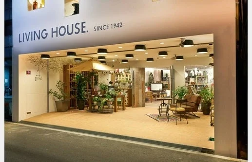LIVING HOUSE.堀江店の入り口