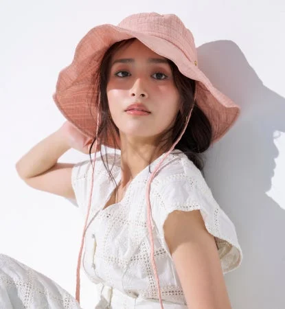 近藤千尋さん ピンクのバケットハット