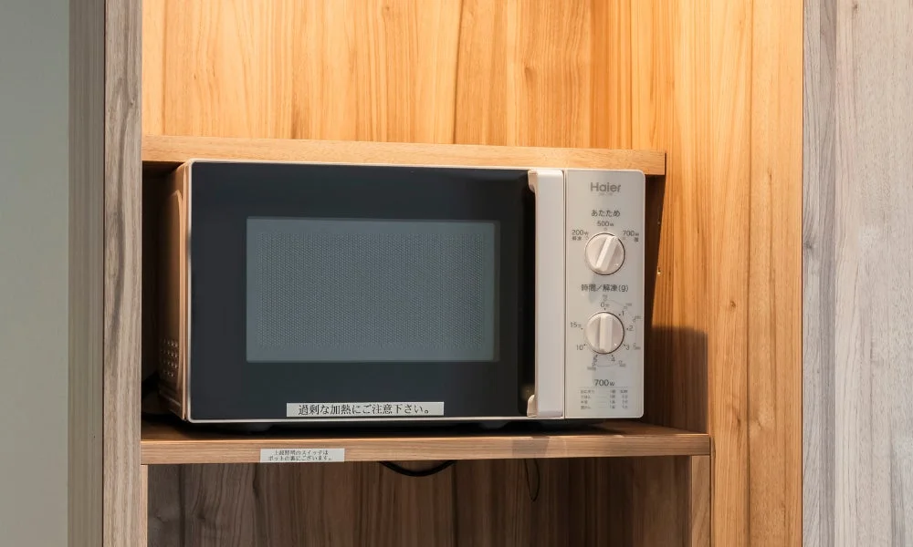 客室に備え付けられたHaier製電子レンジ