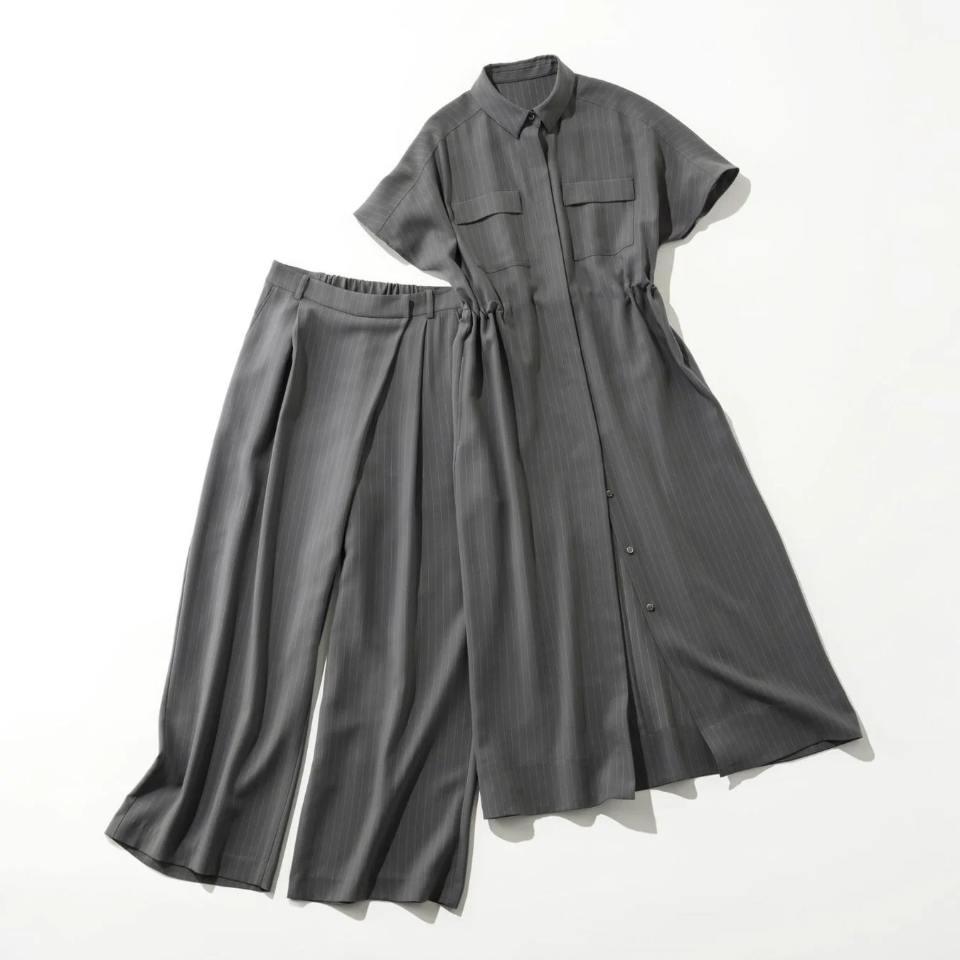 ロングシャツワンピース×スラントタックワイドパンツのセットアップ