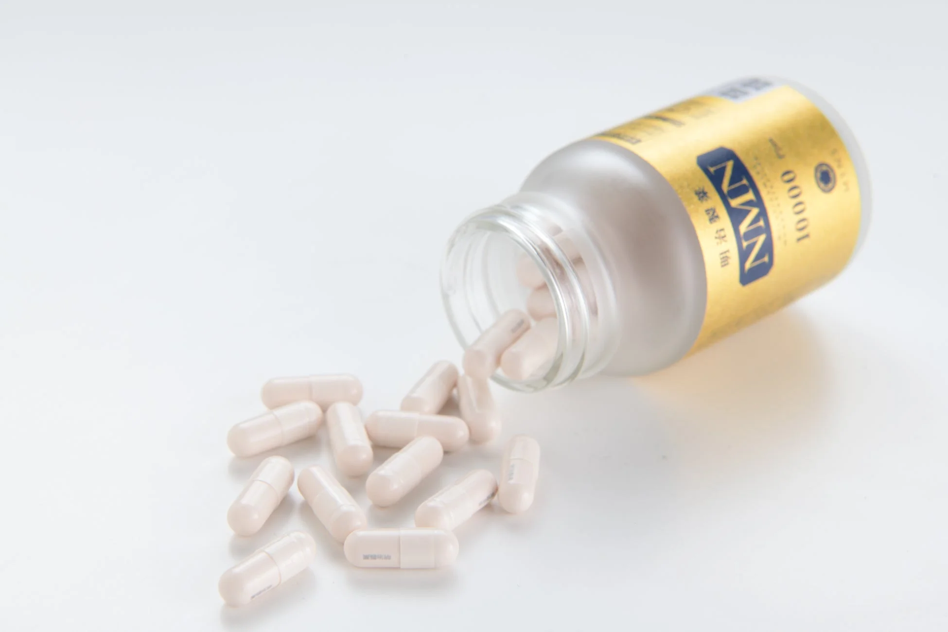 NMN 10000Plus ボトルとカプセル