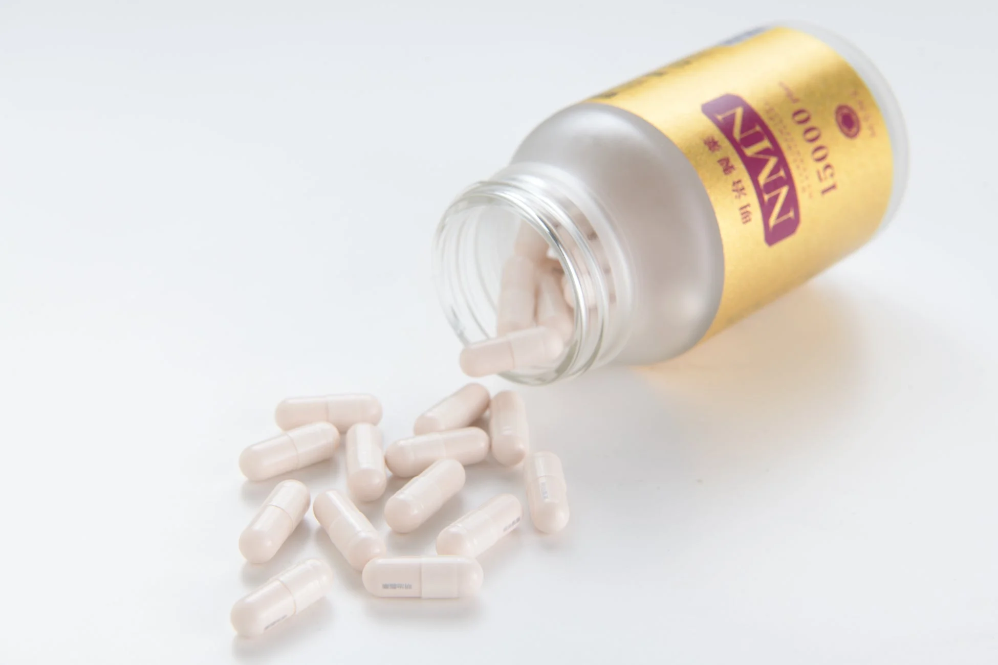 NMN 15000Plus ボトルとカプセル