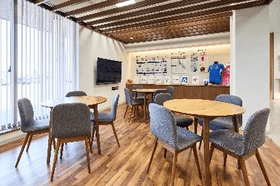 モダンなラウンジスペース