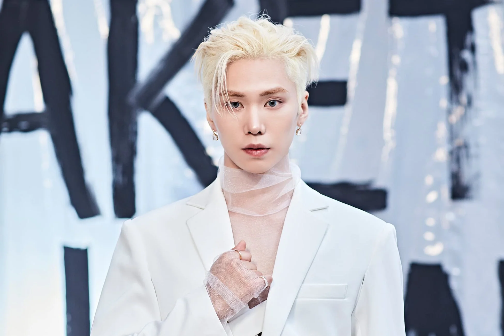 金髪の男性ポートレート