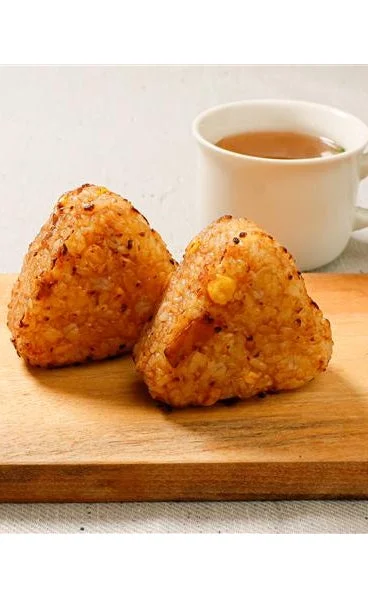 焼きおにぎりとスープの盛り付け例