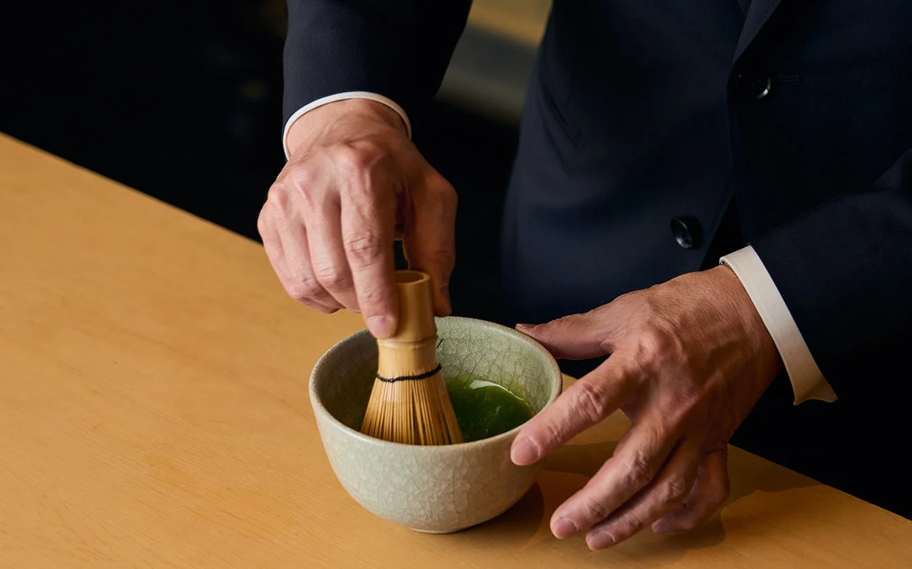 抹茶を点てる様子