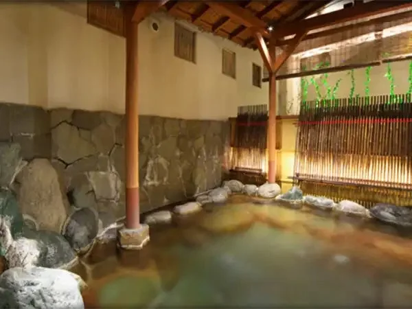 温泉,露天風呂,大浴場,和風,旅館,癒し,旅行,自然石,竹,湯気,リラックス,日本