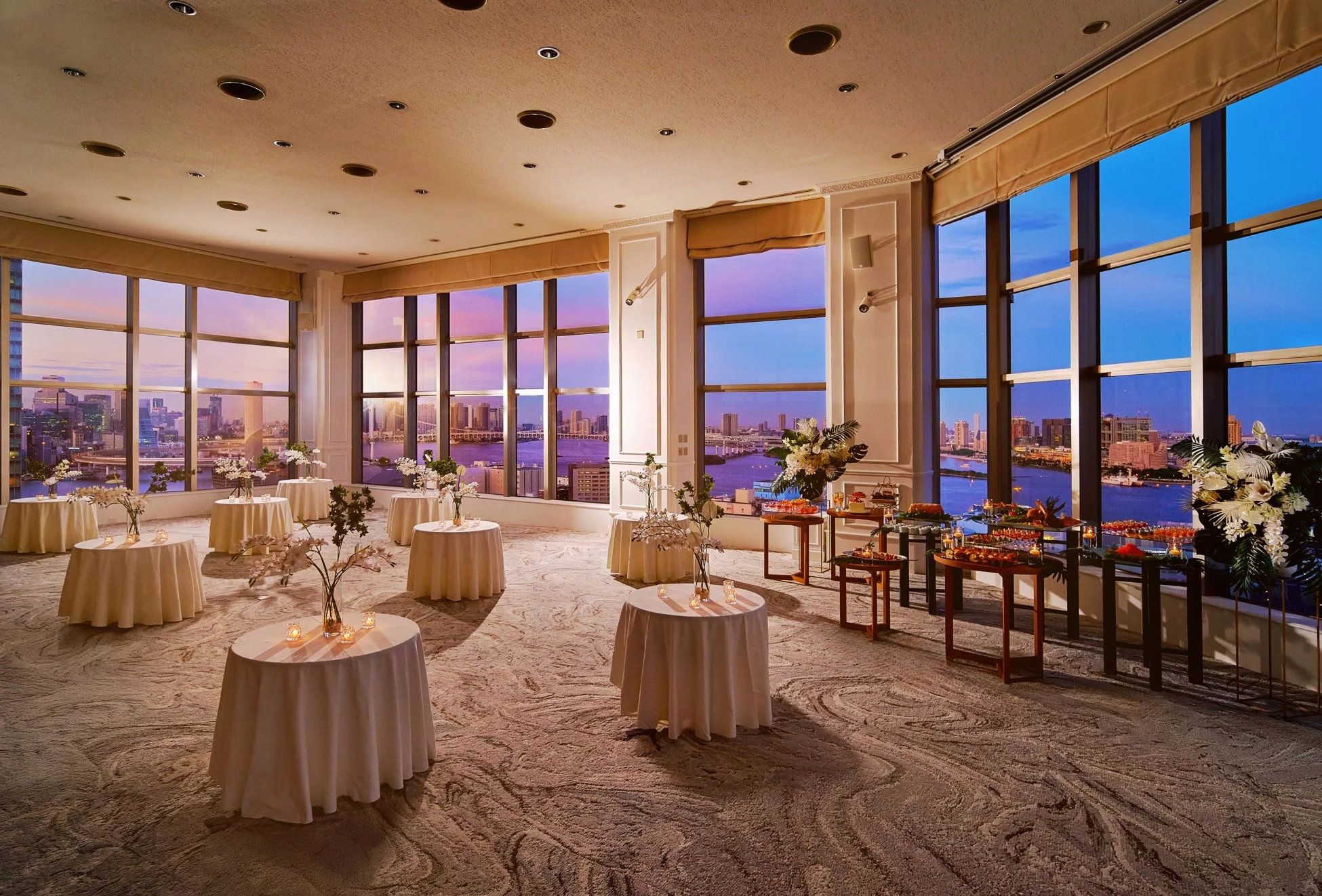 夕暮れのイベント会場