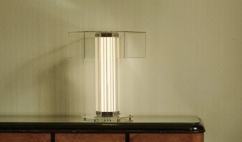 モダンなテーブルランプ