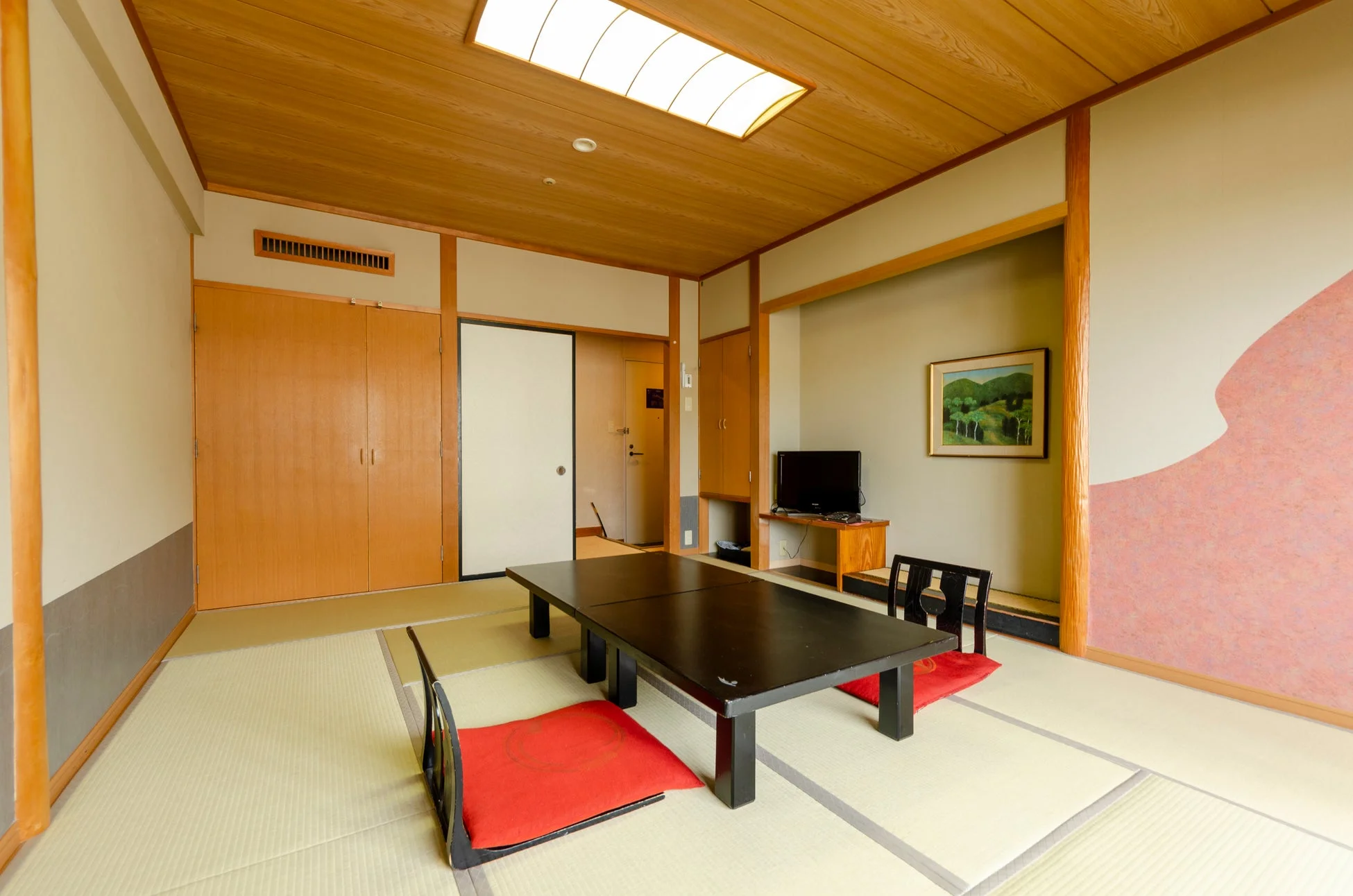 畳敷きの和室客室