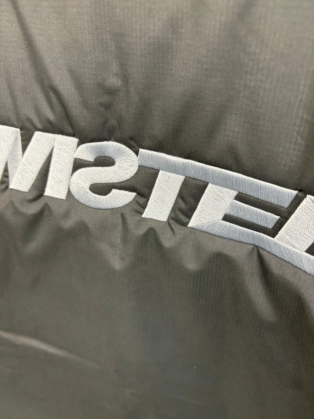 ナイロンジャケット