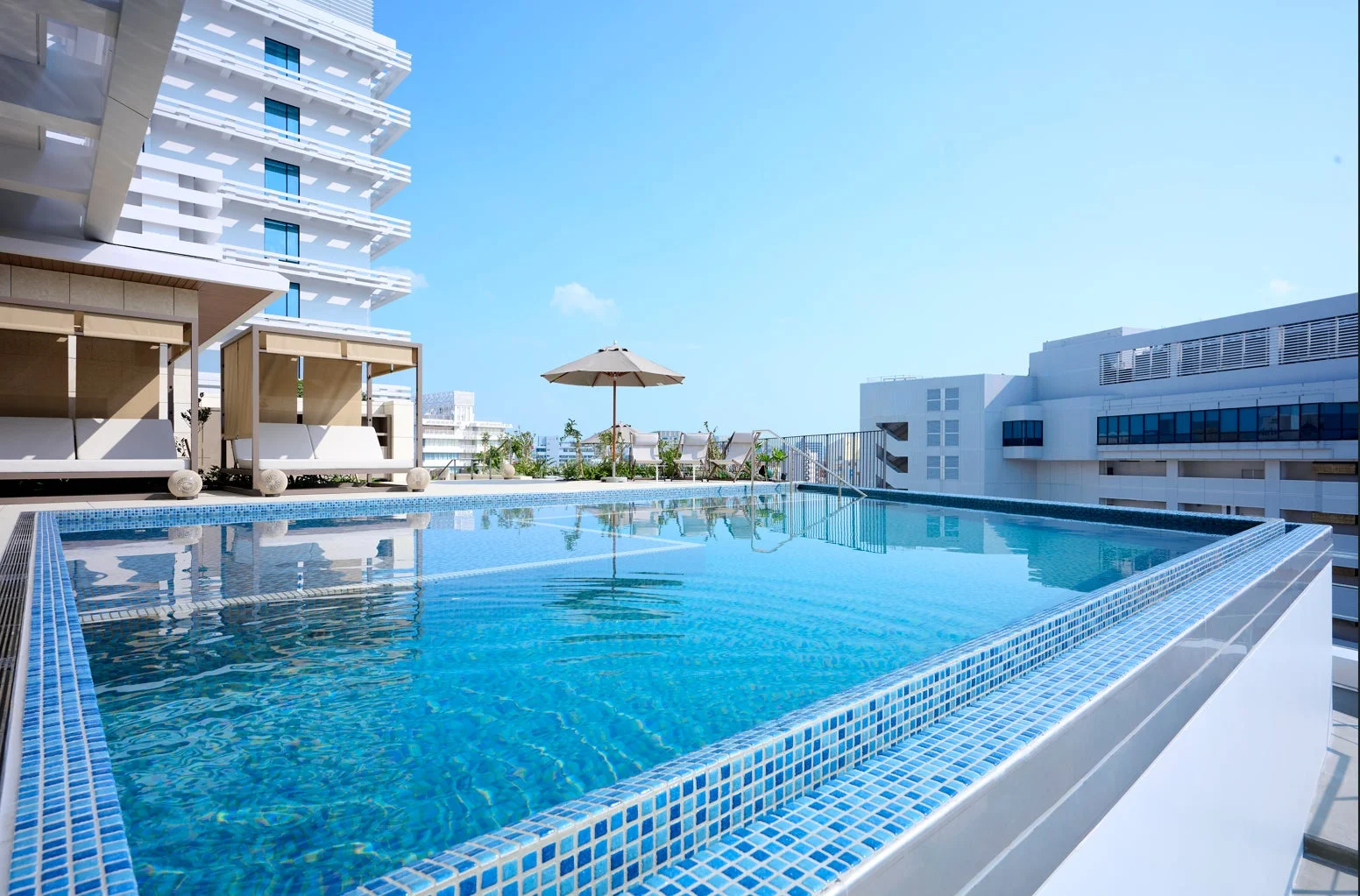 ザ ロイヤルパークホテル アイコニック 那覇 プール